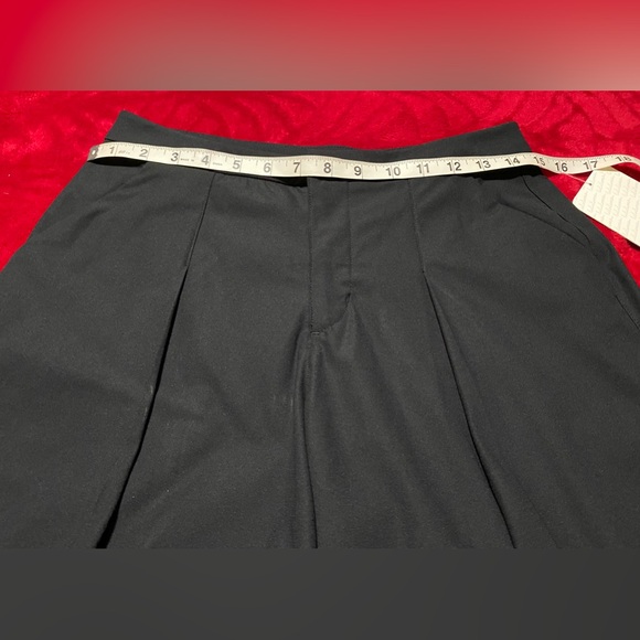 NWT Lululemon Size 6 Black Dress shorts Cute & Flattering Measurements in pics 🍋 - Picture 5 of 17